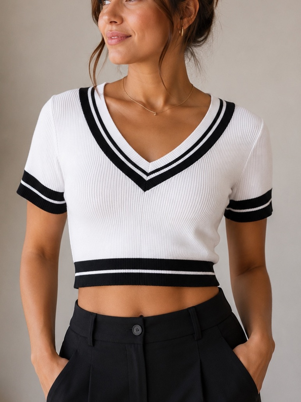 Dazy White Ribbed Knit V-Neck Crop Top Black Trim Women’s Large Preppy